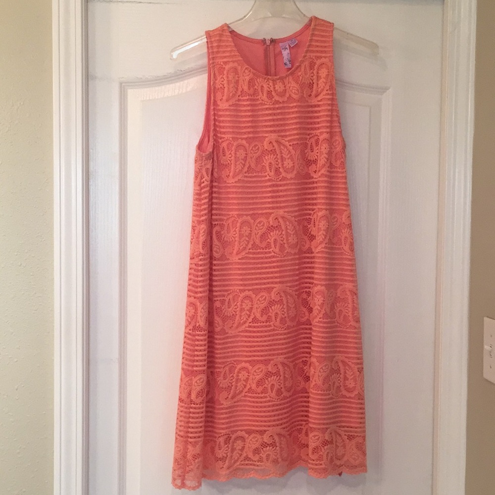 Francesca’s sleeveless peach lace dress